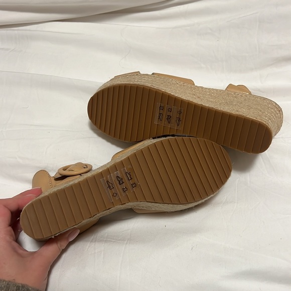 Alice & Olivia Roberta Espadrille Wedges, Tan, size 39 (US 8.5). - Picture 4 of 7